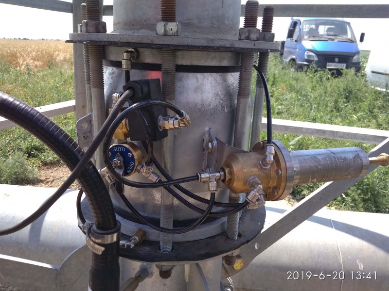Регулюючий клапан Dy-200, з регулятором тиску (ручне управління + автоматичне управління+ регулятор тиску)